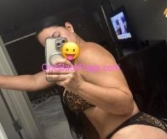 Latina caliente culos y tetas grandes Real perra en la Cama ??