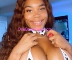 NEWARK BUSTY BOMBSHELL ~Two girl duos