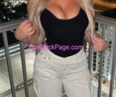 blonde thick bombshells- twins can see either or both