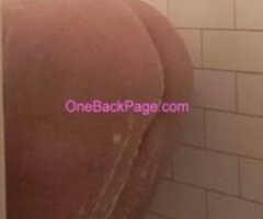 Day and night availability ass super phat and thick in right places