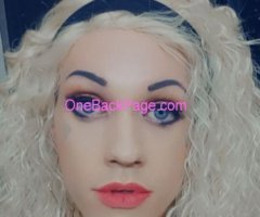 HOT WHITE TRANSSEXUAL OFFERING FACETIME SHOWS