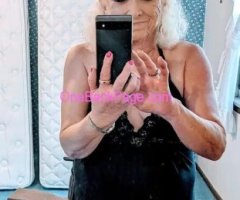 Sexy, Mature, Experienced Lady!