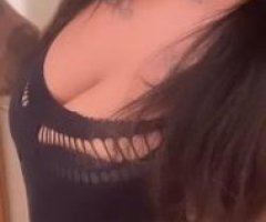 big titties and a pretty brown bootyINCALL AVAILABLE