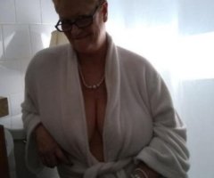 ? " MATURE & SEXY COUGAR " ? OUTCALL ? AND CAR ? FUN AVAILABLE !!